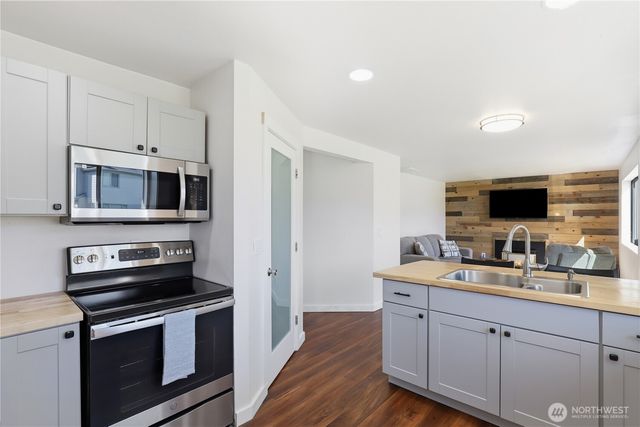 21505 42nd Avenue E, Spanaway, WA 98387