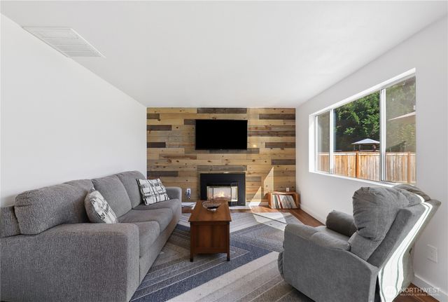21505 42nd Avenue E, Spanaway, WA 98387