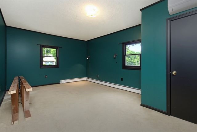 71 Box Pond Dr, Bellingham, MA 02019