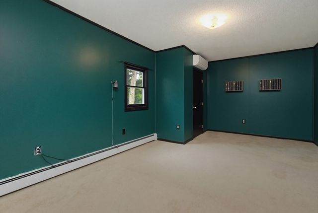 71 Box Pond Dr, Bellingham, MA 02019