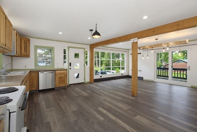 71 Box Pond Dr, Bellingham, MA 02019