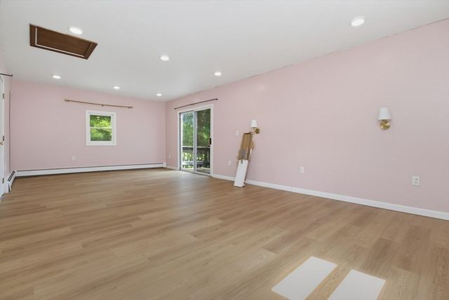 71 Box Pond Dr, Bellingham, MA 02019