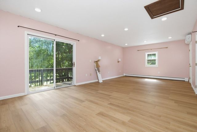 71 Box Pond Dr, Bellingham, MA 02019