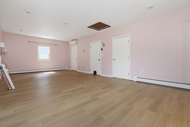 71 Box Pond Dr, Bellingham, MA 02019