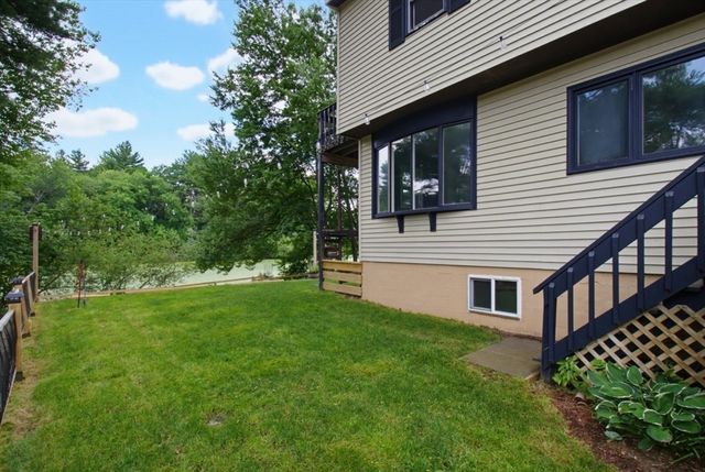 71 Box Pond Dr, Bellingham, MA 02019