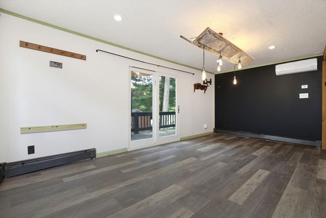 71 Box Pond Dr, Bellingham, MA 02019