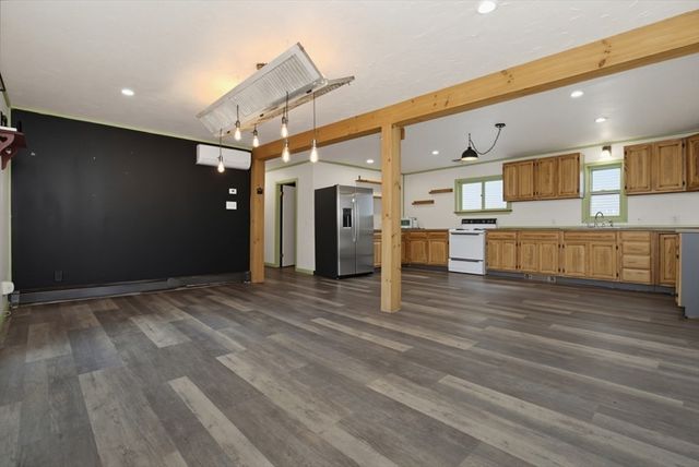 71 Box Pond Dr, Bellingham, MA 02019