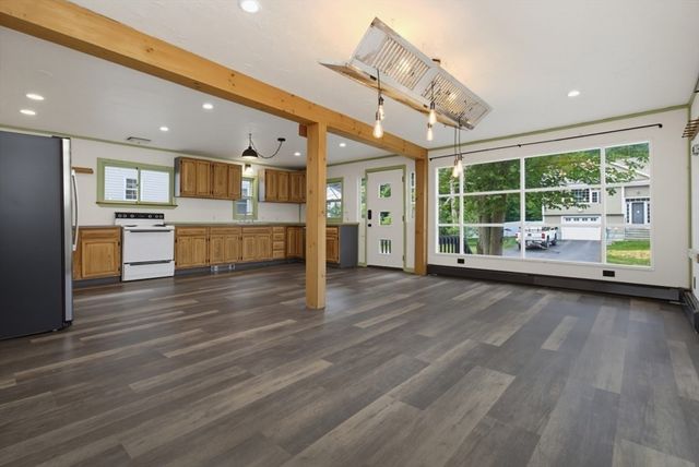 71 Box Pond Dr, Bellingham, MA 02019