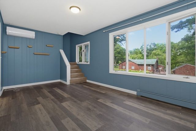 71 Box Pond Dr, Bellingham, MA 02019