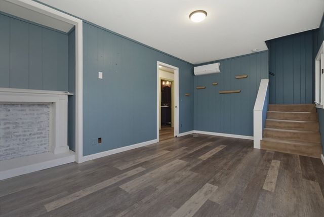 71 Box Pond Dr, Bellingham, MA 02019