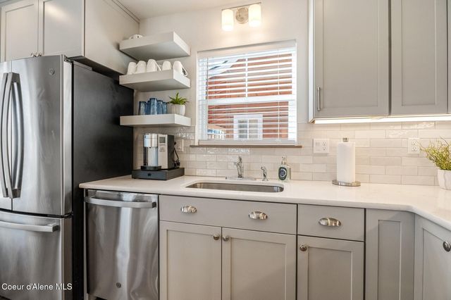 34 Hitchcock Dr, Dover, ID 83825