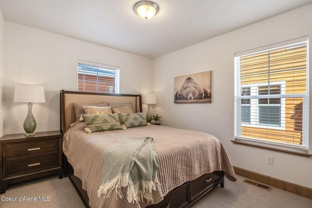 34 Hitchcock Dr, Dover, ID 83825