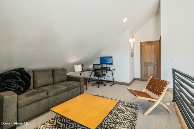 34 Hitchcock Dr, Dover, ID 83825