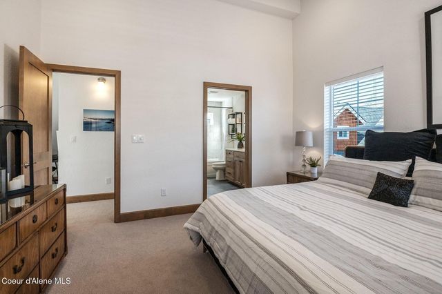 34 Hitchcock Dr, Dover, ID 83825