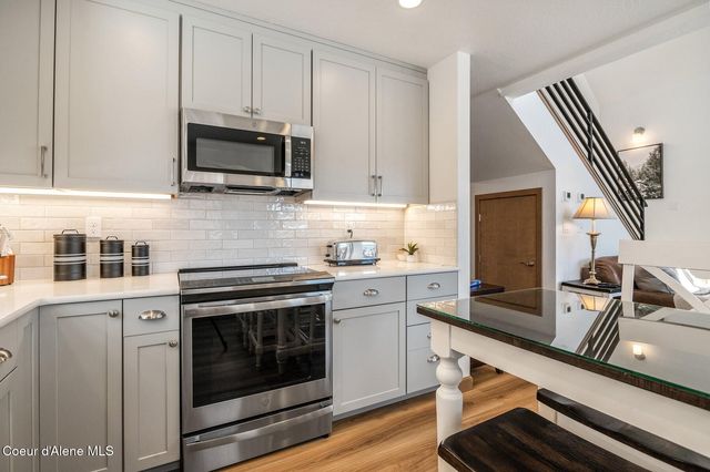 34 Hitchcock Dr, Dover, ID 83825