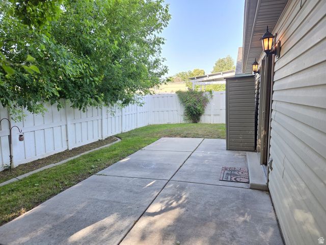 1118 W AUTUMN LEAF LN, Taylorsville, UT 84123