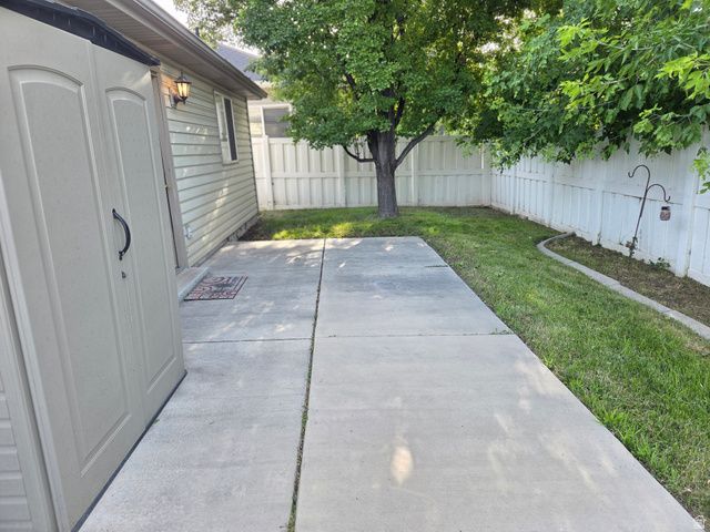 1118 W AUTUMN LEAF LN, Taylorsville, UT 84123