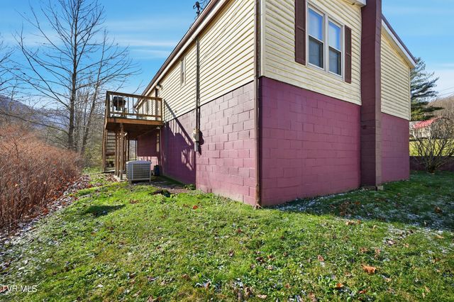 226 Robinette Chapel Road, Big Stone Gap, VA 24219