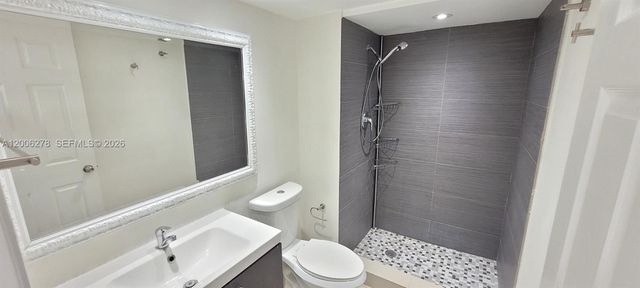 18011 Biscayne Blvd 402, Aventura, FL 33160