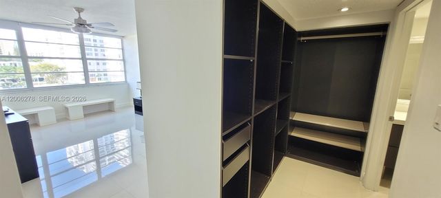 18011 Biscayne Blvd 402, Aventura, FL 33160