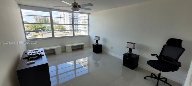 18011 Biscayne Blvd 402, Aventura, FL 33160