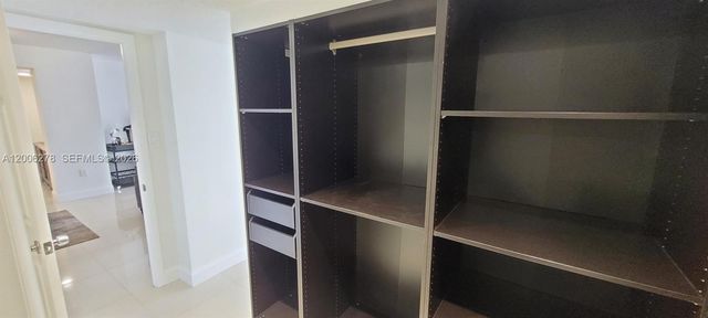 18011 Biscayne Blvd 402, Aventura, FL 33160