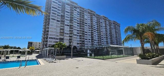 18011 Biscayne Blvd 402, Aventura, FL 33160