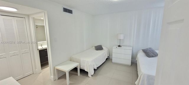 18011 Biscayne Blvd 402, Aventura, FL 33160