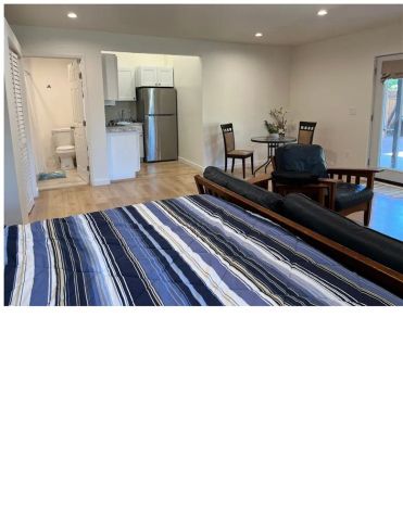 22963 Ostronic, Woodland Hills, CA 91367