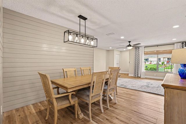 385 CLUB MANOR DRIVE, Sun City Center, FL 33573
