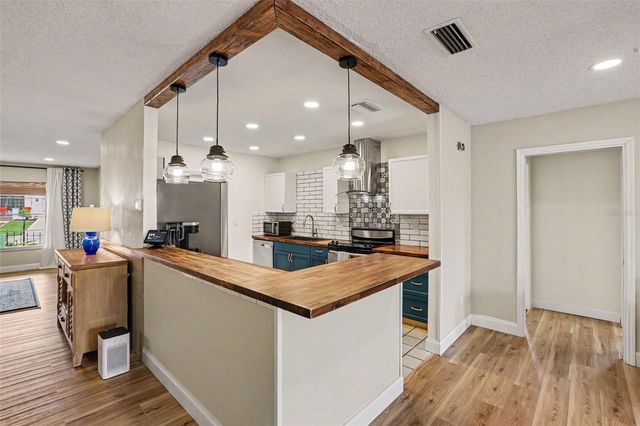 385 CLUB MANOR DRIVE, Sun City Center, FL 33573