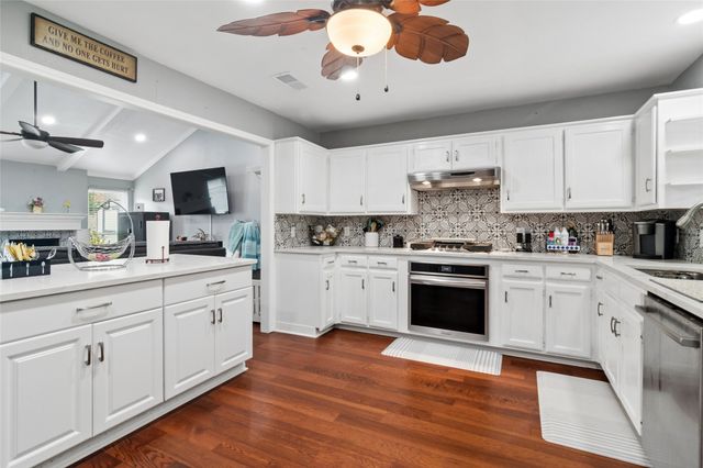 5214 Rustle Leaf Drive, Arlington, TX 76017