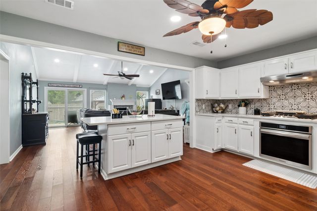 5214 Rustle Leaf Drive, Arlington, TX 76017