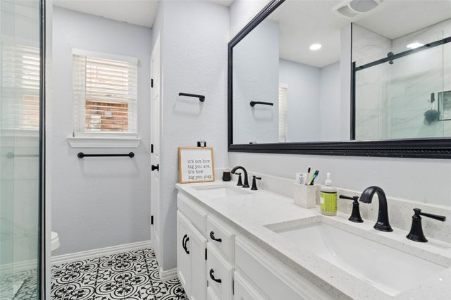 5214 Rustle Leaf Drive, Arlington, TX 76017