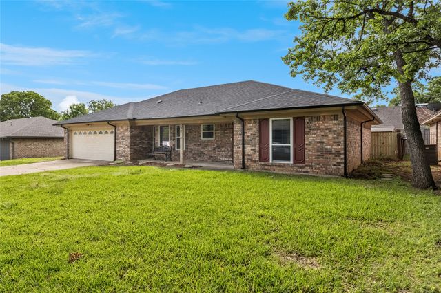 5214 Rustle Leaf Drive, Arlington, TX 76017