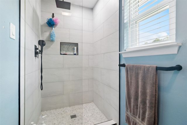 5214 Rustle Leaf Drive, Arlington, TX 76017