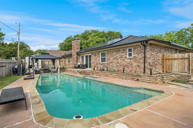 5214 Rustle Leaf Drive, Arlington, TX 76017