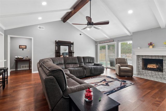 5214 Rustle Leaf Drive, Arlington, TX 76017