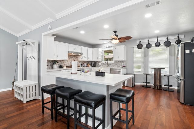 5214 Rustle Leaf Drive, Arlington, TX 76017