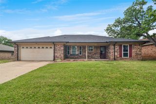 5214 Rustle Leaf Drive, Arlington, TX 76017