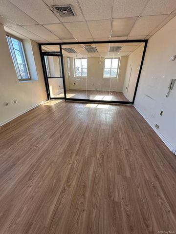 3800 E Tremont Avenue, Bronx, NY 10465