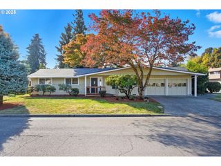 255 MACARTHUR St, St Helens, OR 97051