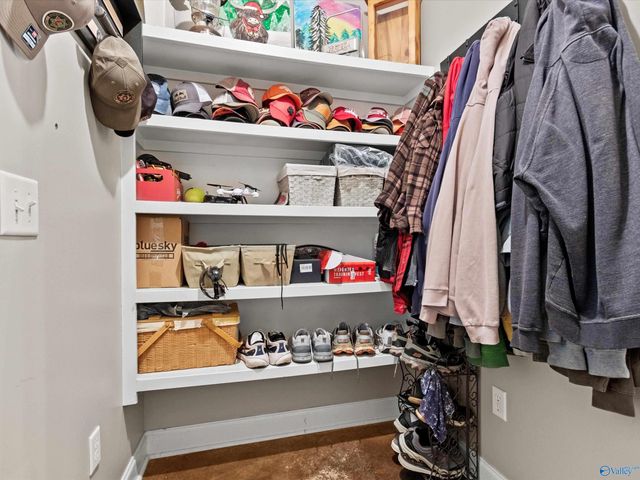 7875 Snake Road, Athens, AL 35611