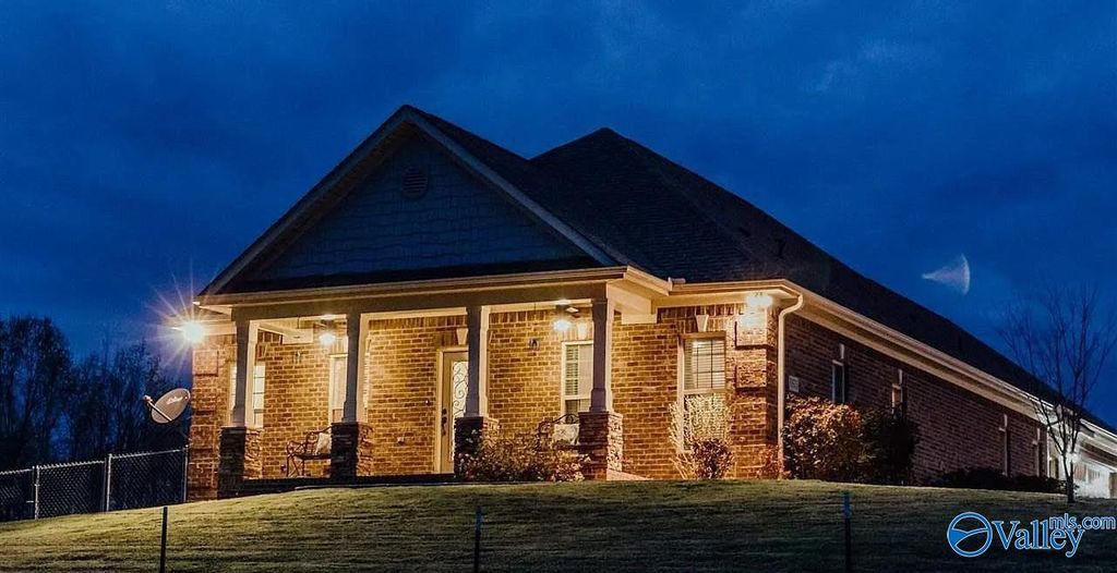 7875 Snake Road, Athens, AL 35611