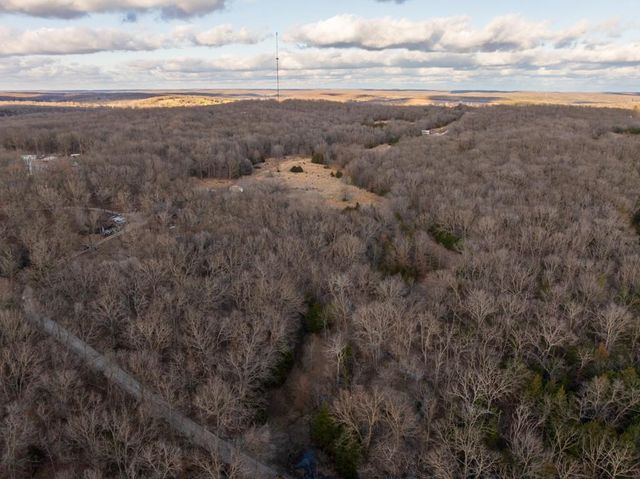 25594 Hidden Valley Avenue, Warsaw, MO 65355