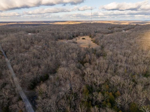 25594 Hidden Valley Avenue, Warsaw, MO 65355