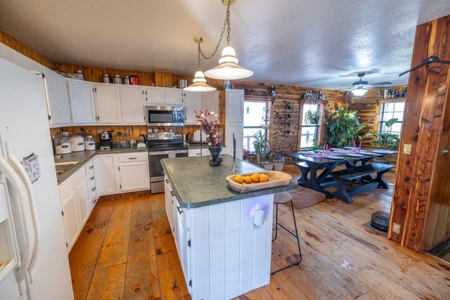 25594 Hidden Valley Avenue, Warsaw, MO 65355