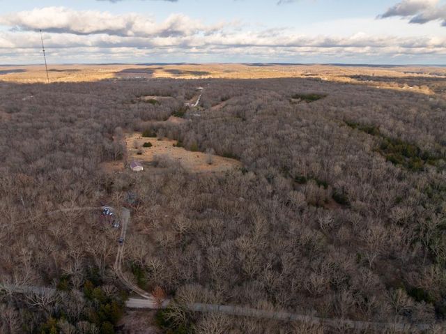 25594 Hidden Valley Avenue, Warsaw, MO 65355