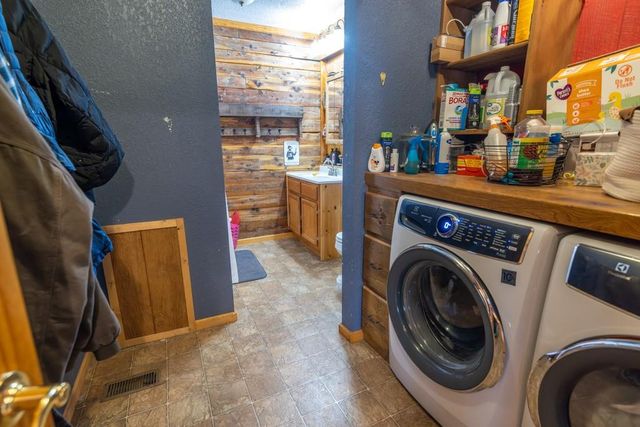 25594 Hidden Valley Avenue, Warsaw, MO 65355