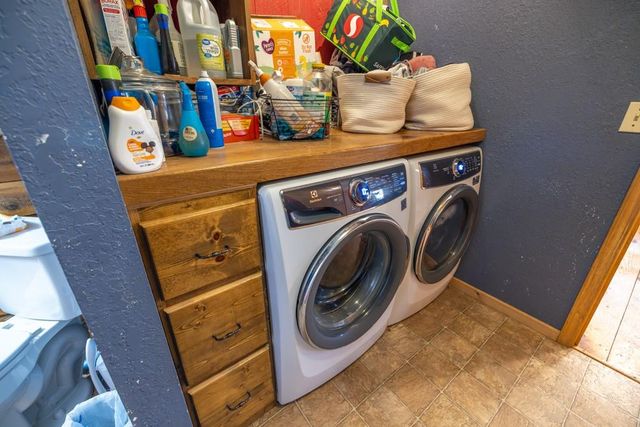 25594 Hidden Valley Avenue, Warsaw, MO 65355